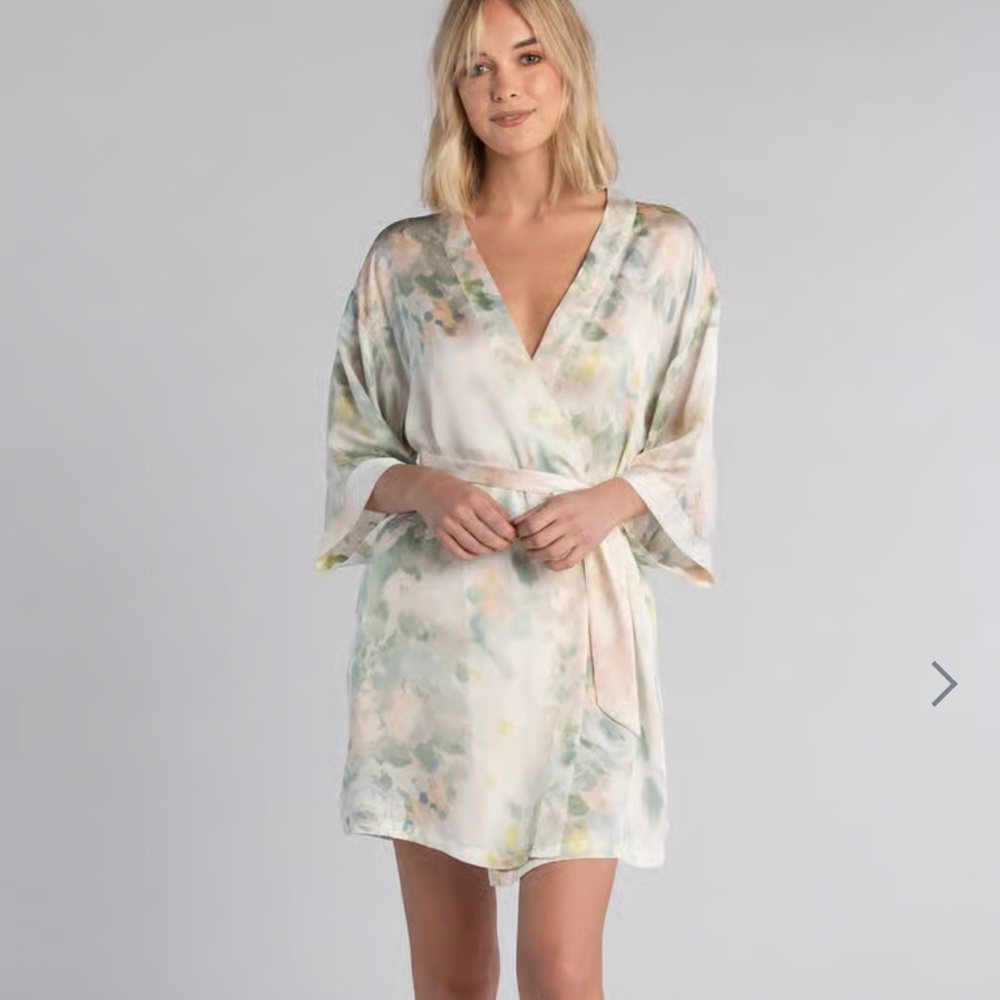 Jenny Yoo Cream and Green Floral Women's Robe